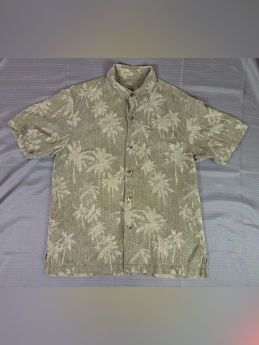 Tommy Bahama 100% Silk Hawaiian Camp Shirt Men’s Medium Green Palm Tree Aloha